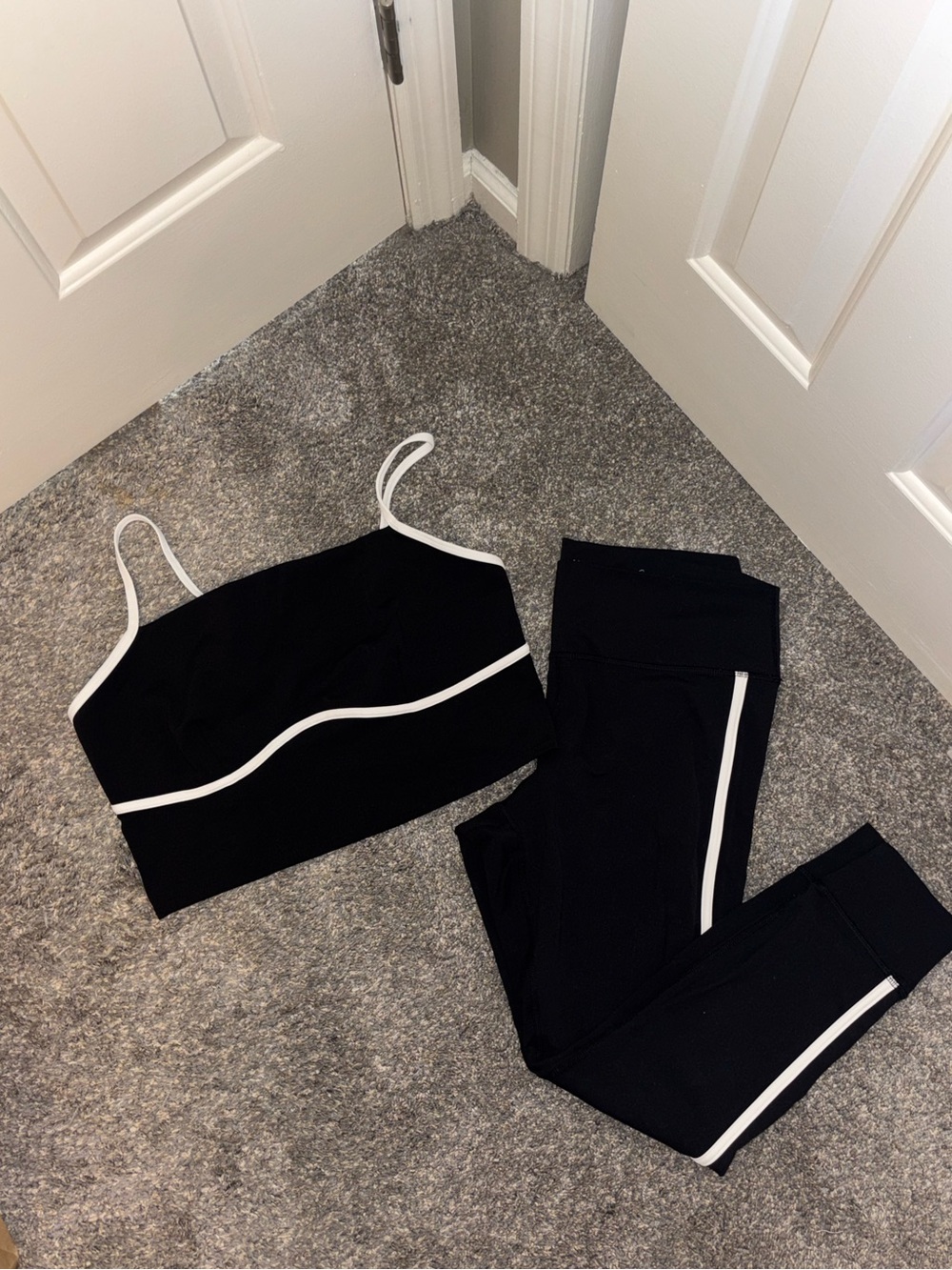 JoyLab Black Crop Bra and Leggings with White Piped Trim - XL/L